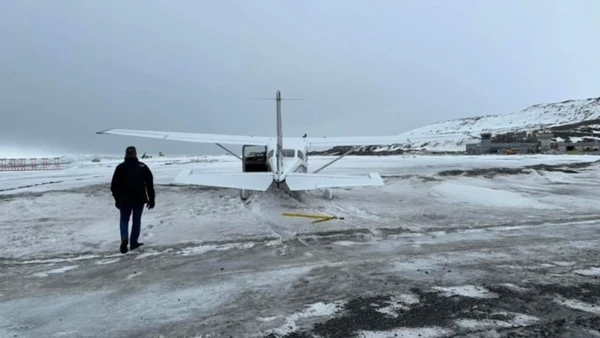 The aircraft stopped in a low snow bank.