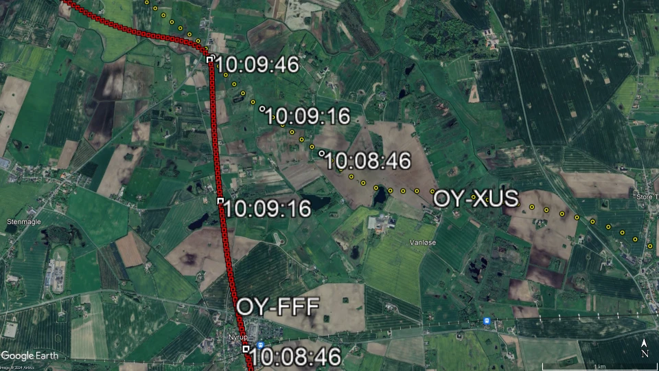  Præsentation af positionsdata fra OY-FFF (markeret rød) og OY-XUS (markeret gul)