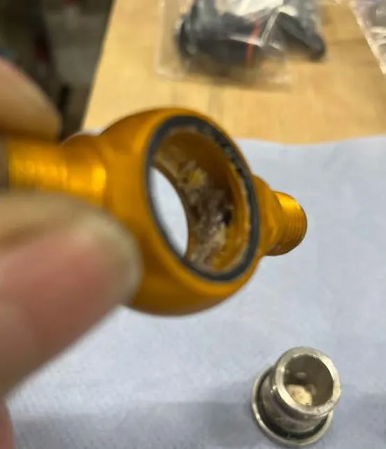 Salt debris in the LH fwd float aft inlet valve