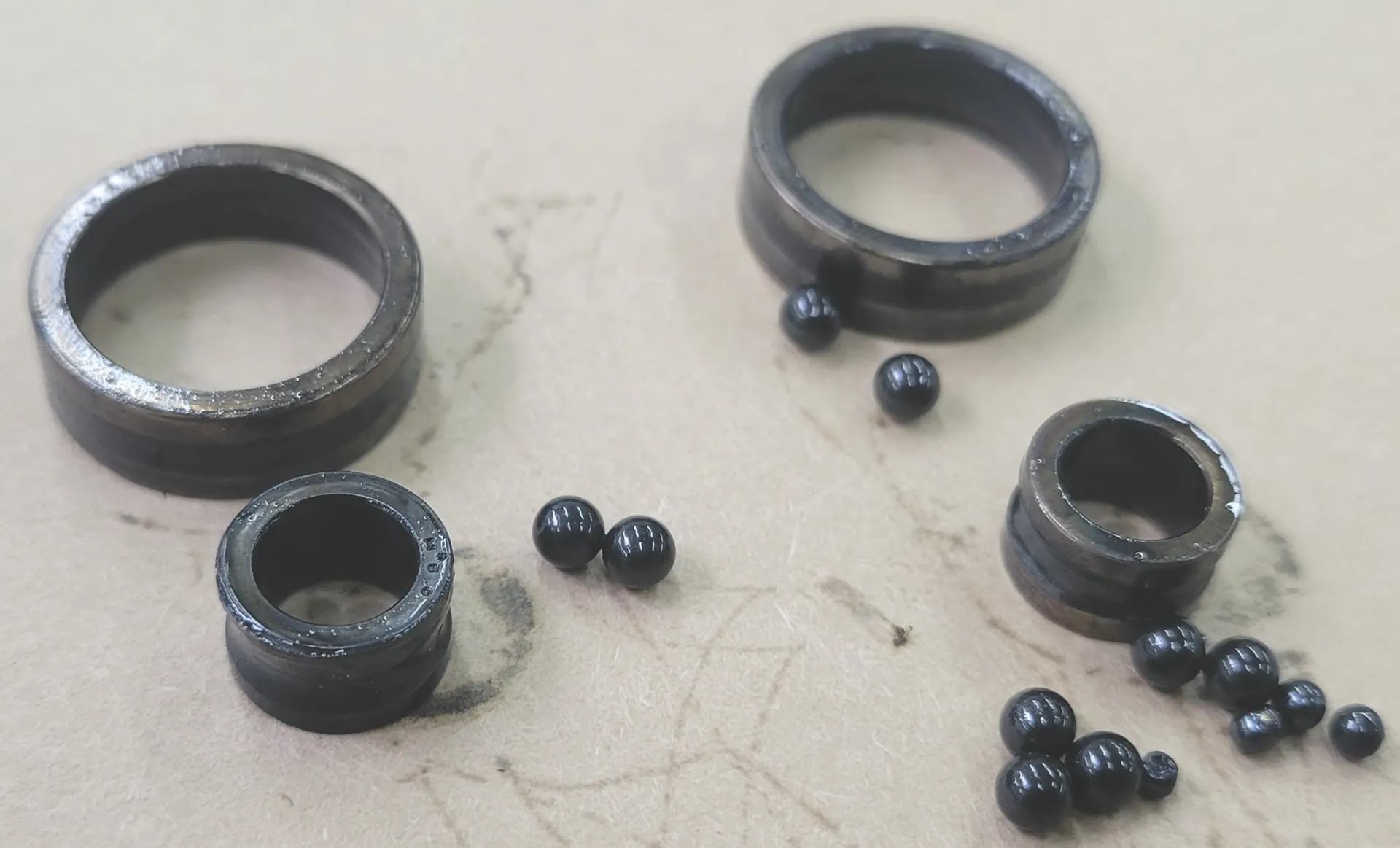 Appendix 3. Pictures of damaged ACM parts. Damages to bearing races and balls.