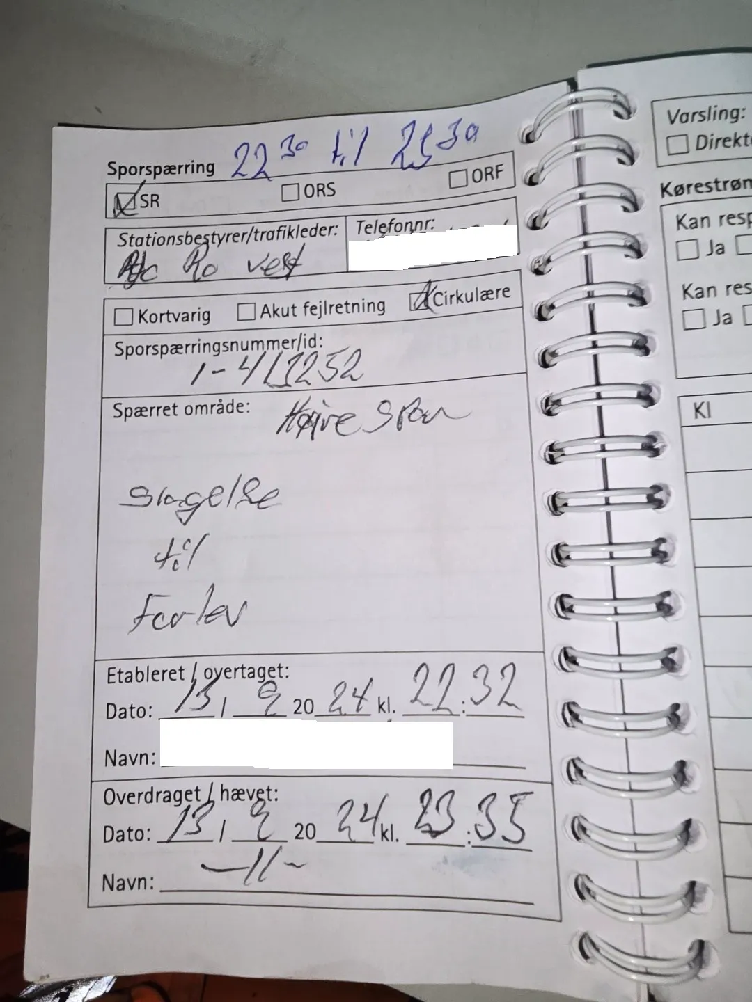SR-arbejdslederens logbog og skærmprint af Stationsbestyrerens notering i den elektroniske noteringskalender. 