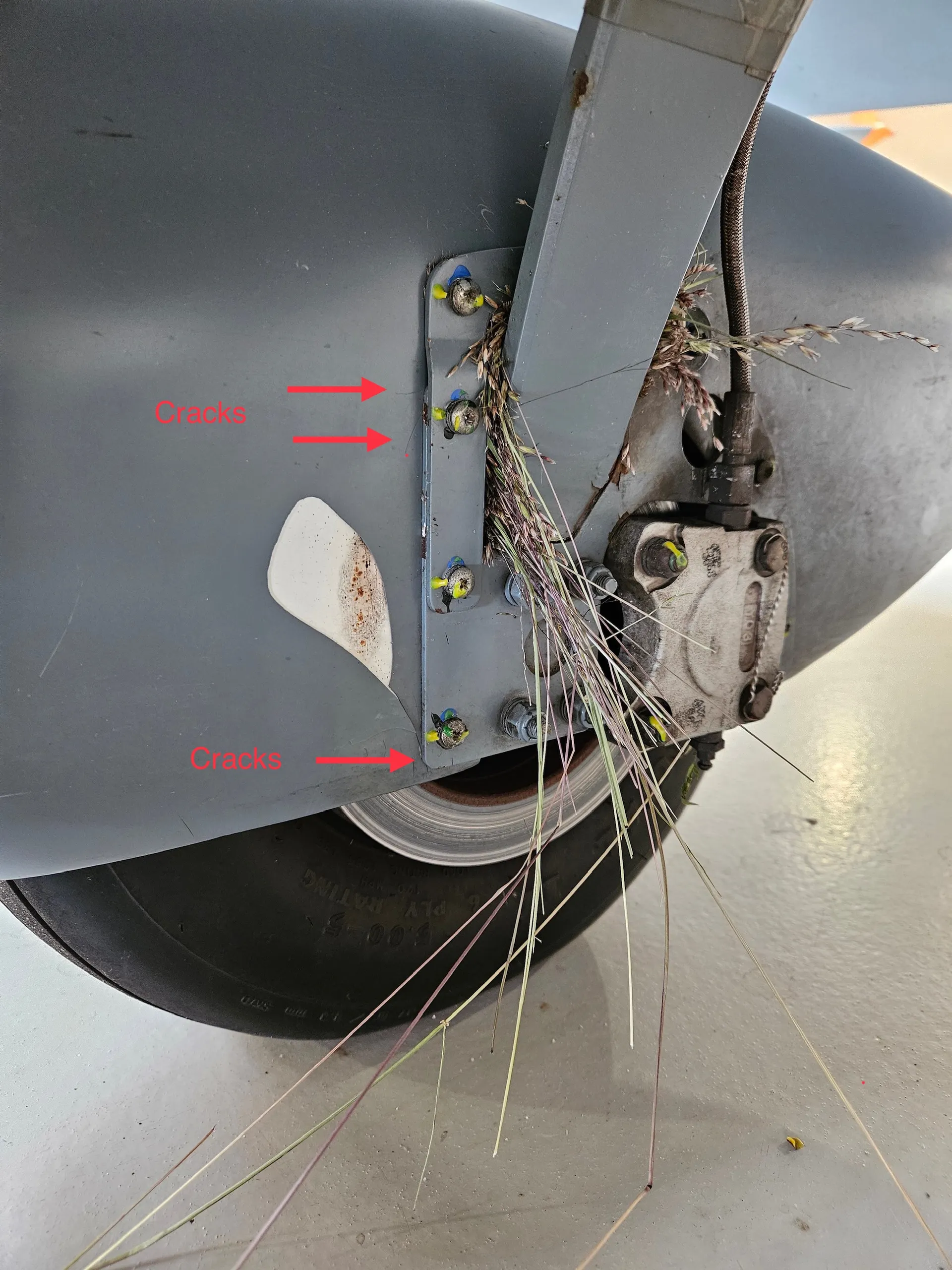 Højre hovedhjulsskærm